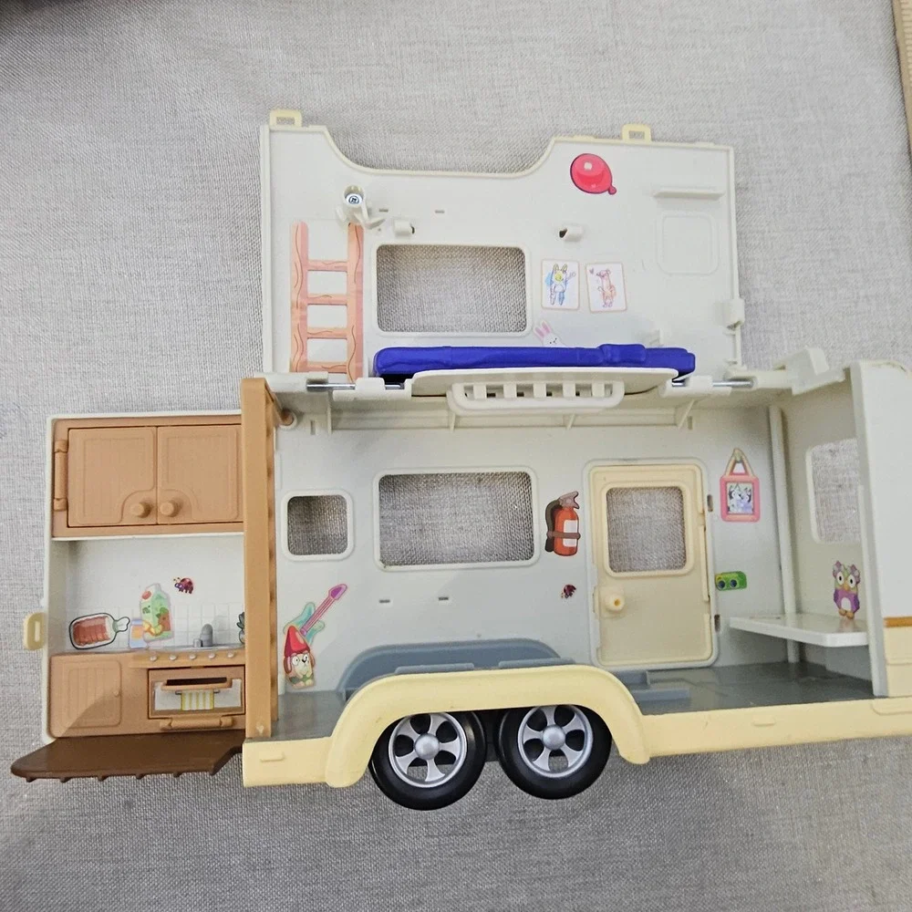 Schleich Horse Club Mobile Vet Van and Trailer Set White Burgundy Tan 2011 Toy